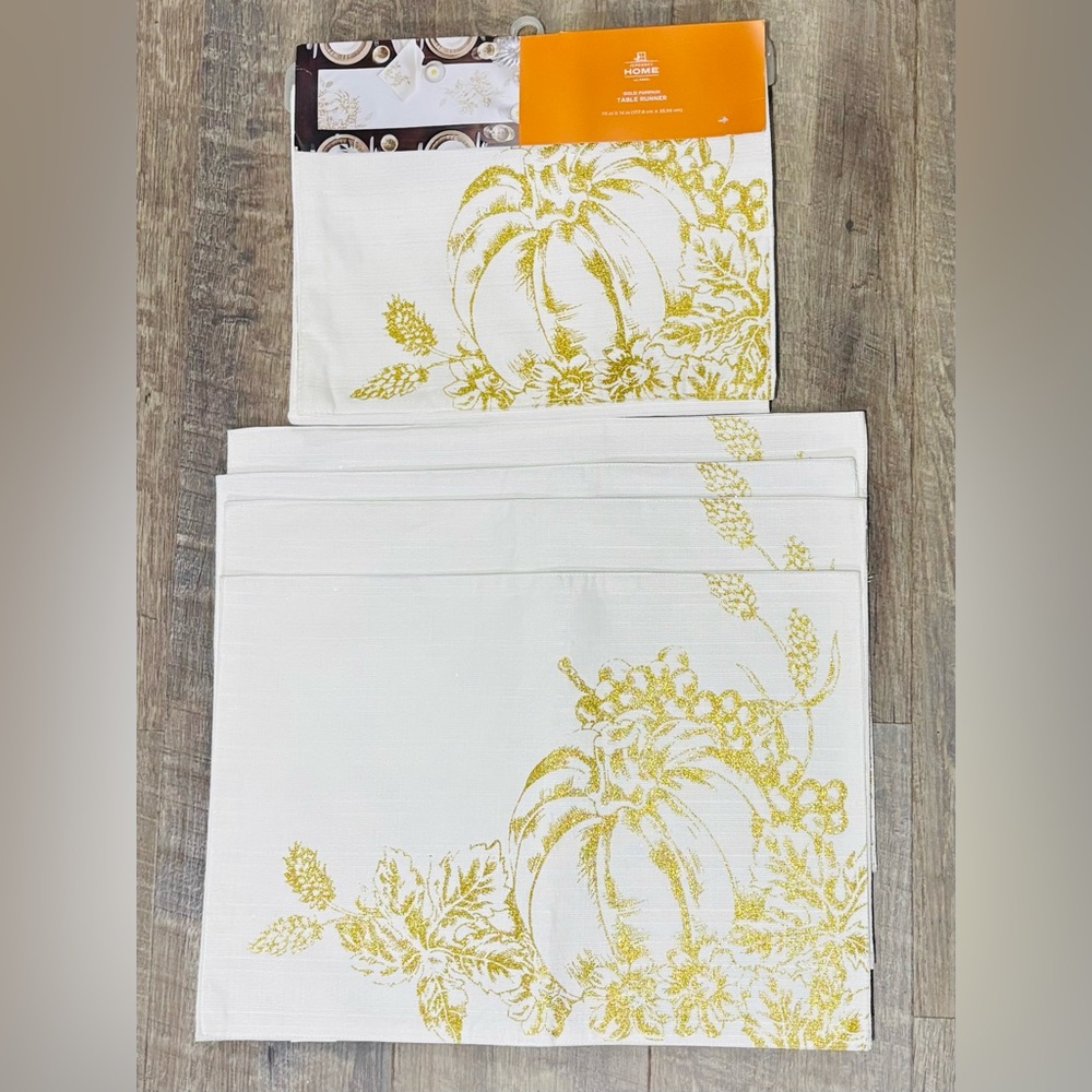 JC Penney Home —- Table Runner & (4) Placemats.
      GOLD PUMPKIN .